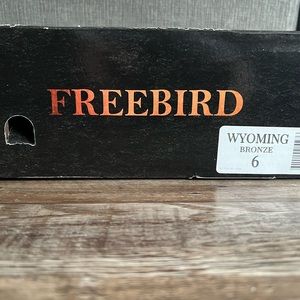 FREEBIRD by Steven. Bronze colored bootie. Size 6.